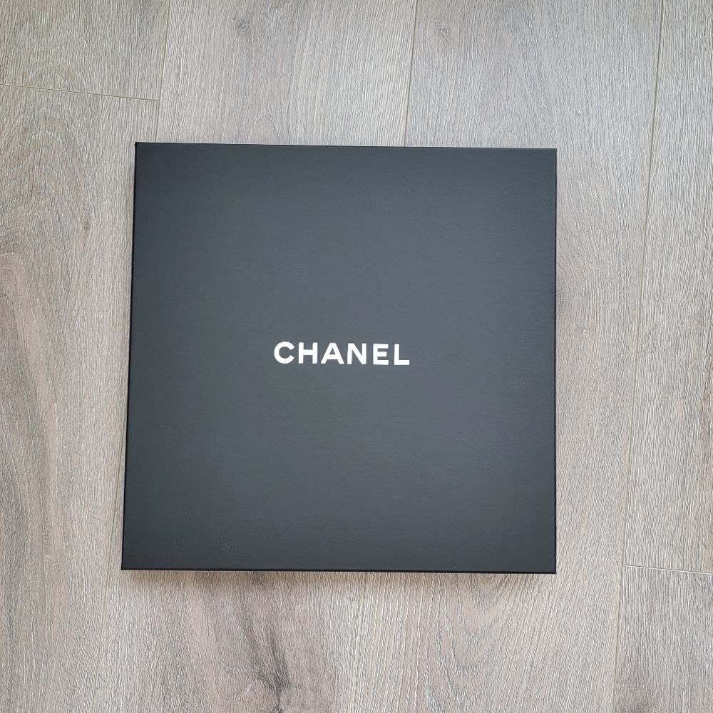 Chanel box square
